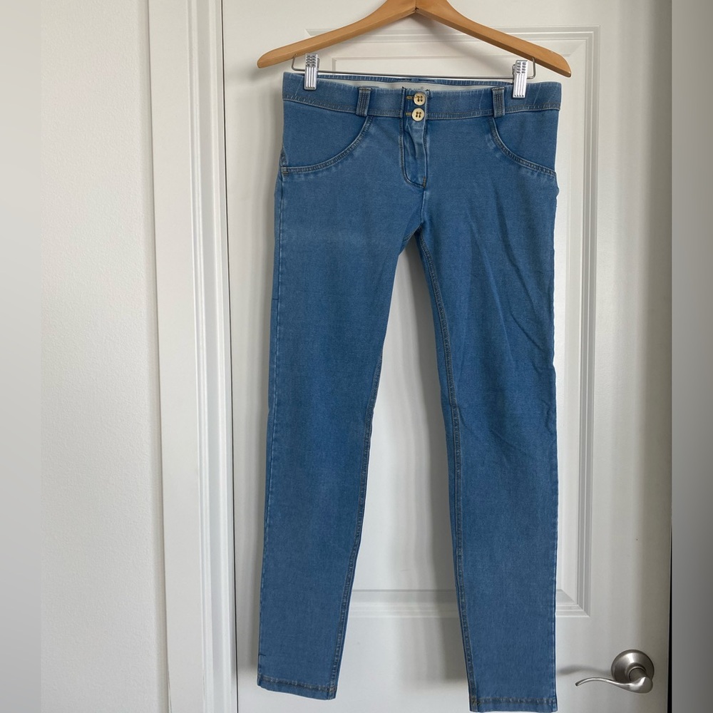 Freddy WR.UP Jeans
Light blue with blue stitching denim